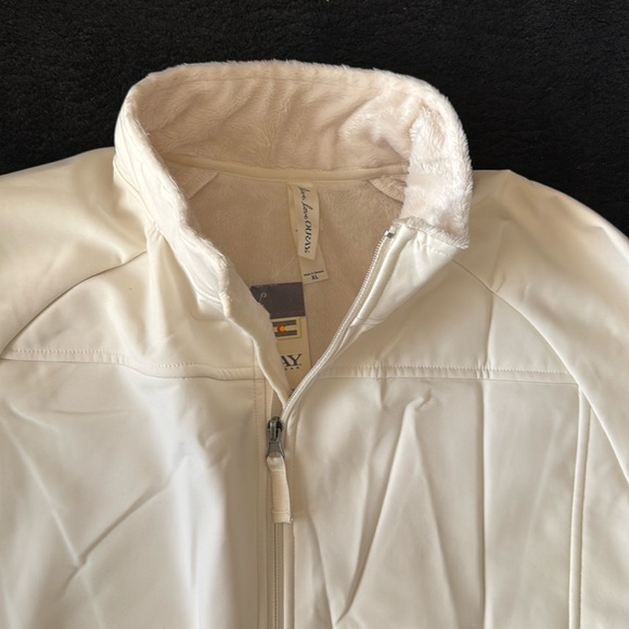 Outlay XL Jacket - Picture 5 of 8